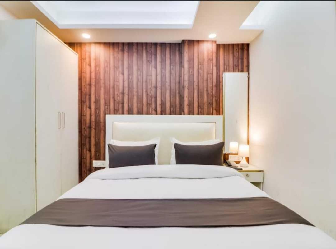 Airport Plazzo Hotel Új-Delhi Kültér fotó