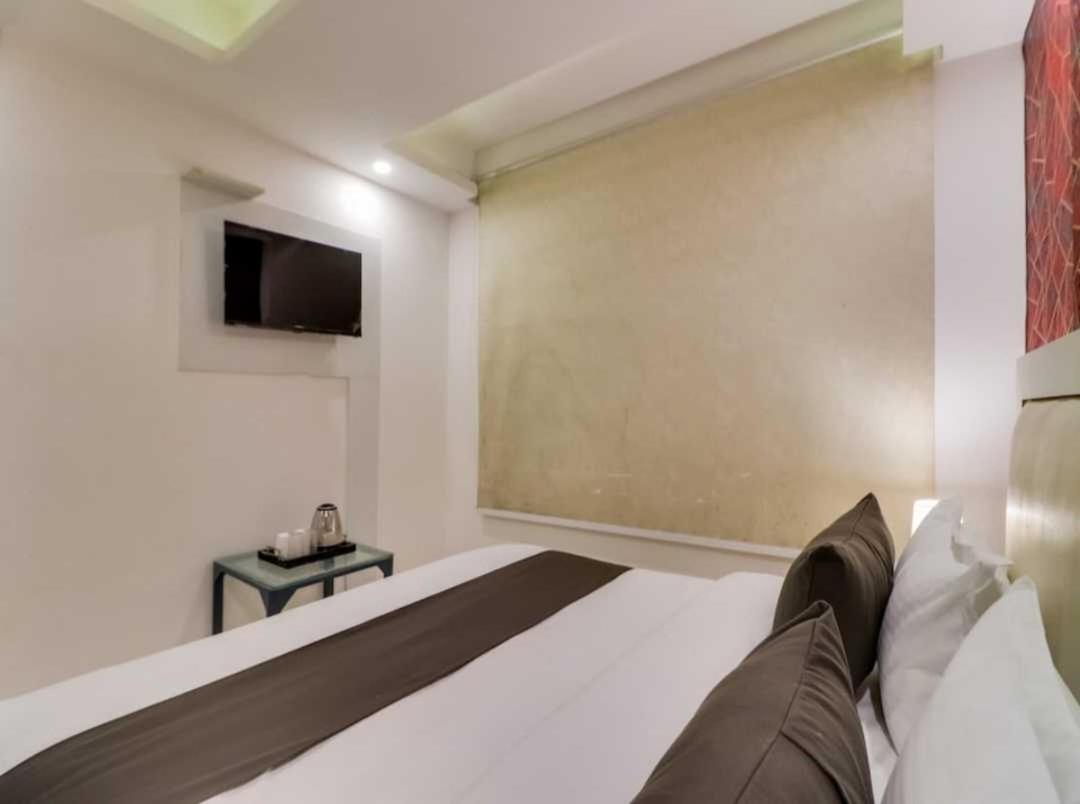 Airport Plazzo Hotel Új-Delhi Kültér fotó