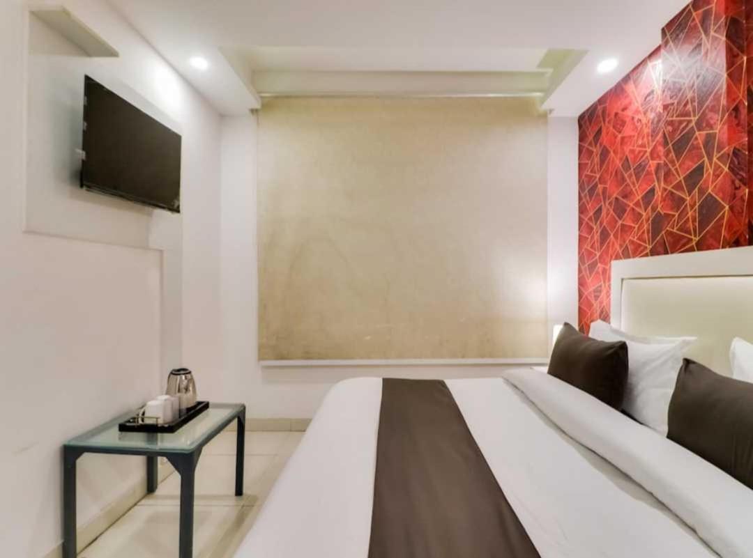 Airport Plazzo Hotel Új-Delhi Kültér fotó