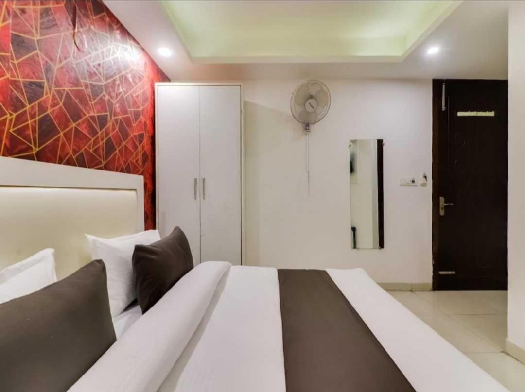 Airport Plazzo Hotel Új-Delhi Kültér fotó
