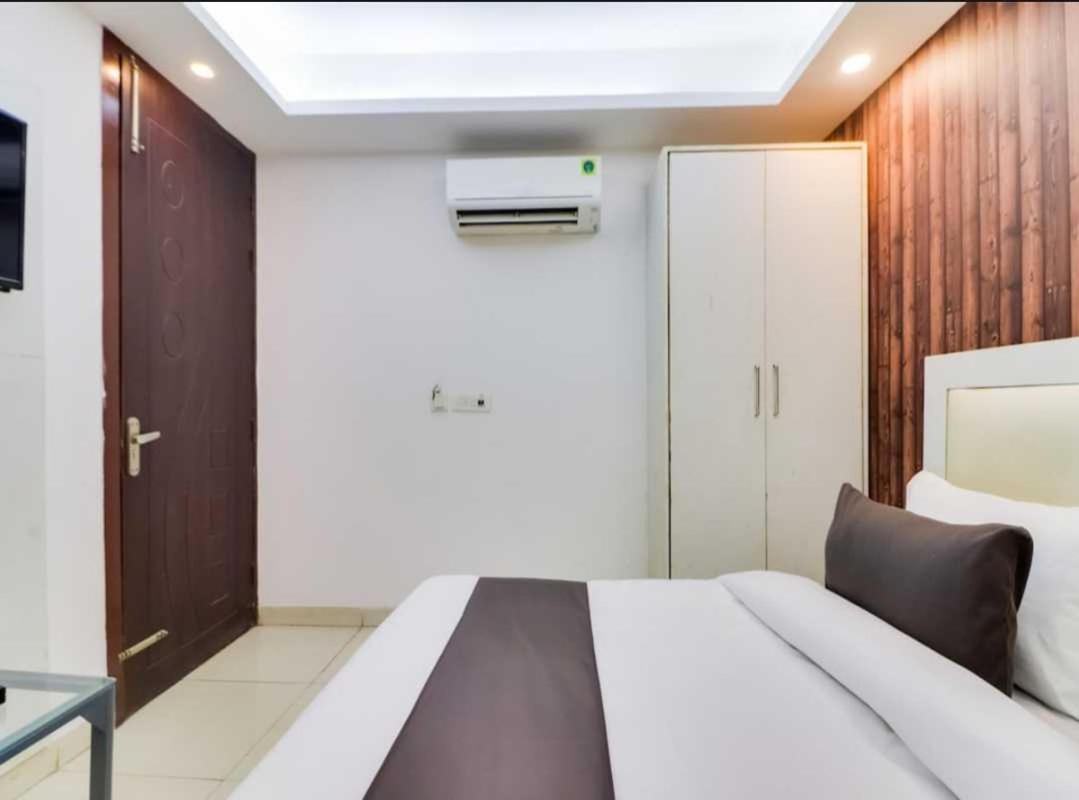 Airport Plazzo Hotel Új-Delhi Kültér fotó