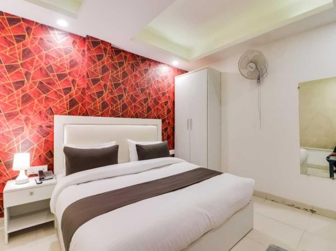 Airport Plazzo Hotel Új-Delhi Kültér fotó