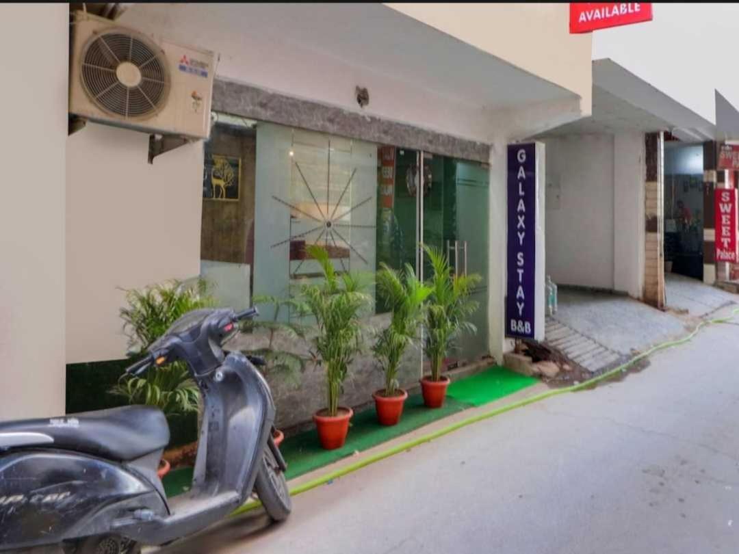Airport Plazzo Hotel Új-Delhi Kültér fotó